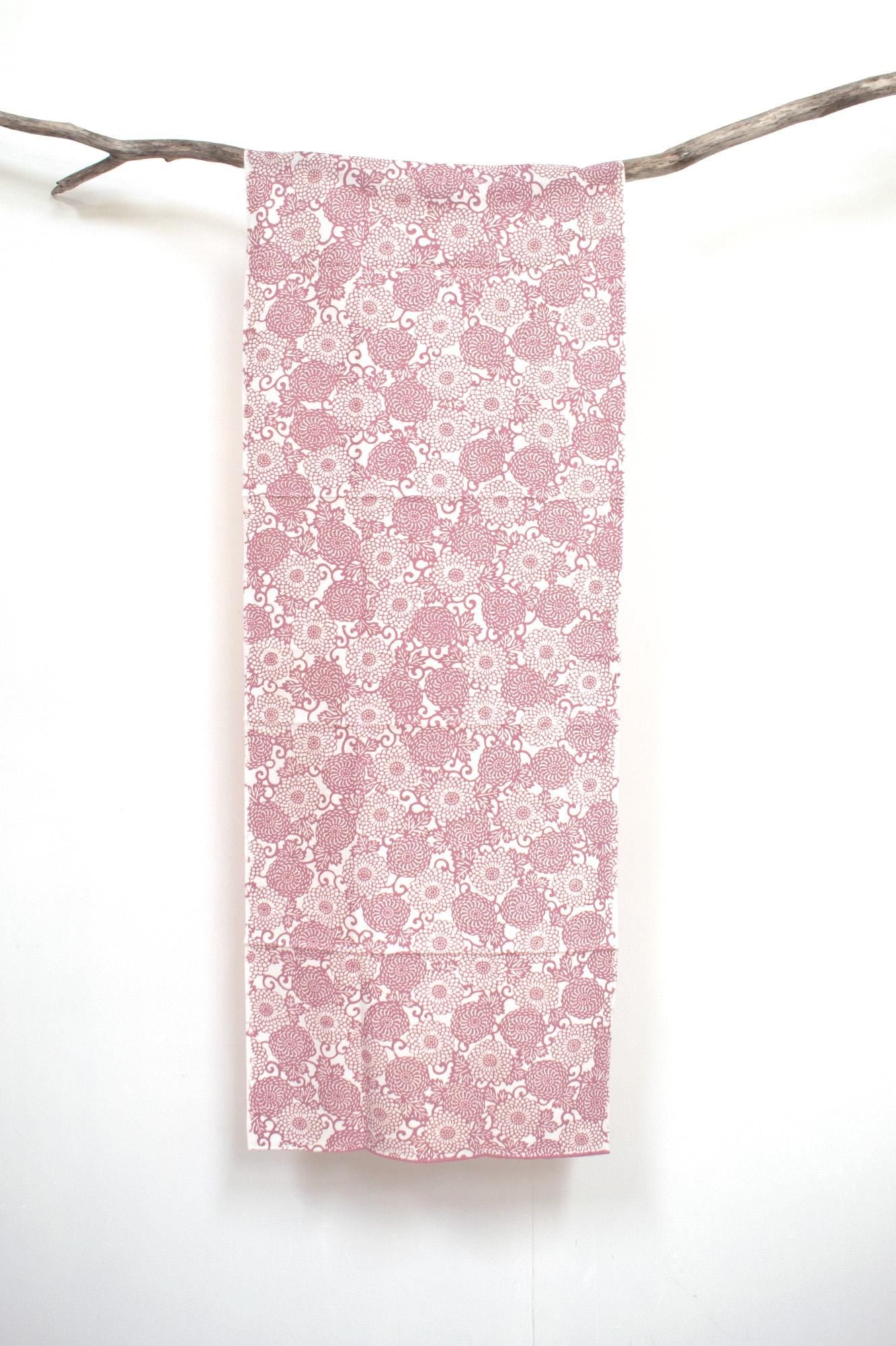 Shokunin Collection Hand-printed Chusen Japanese Tenugui Fabric - Chrysanthemum Arabesque 27 pink - panel