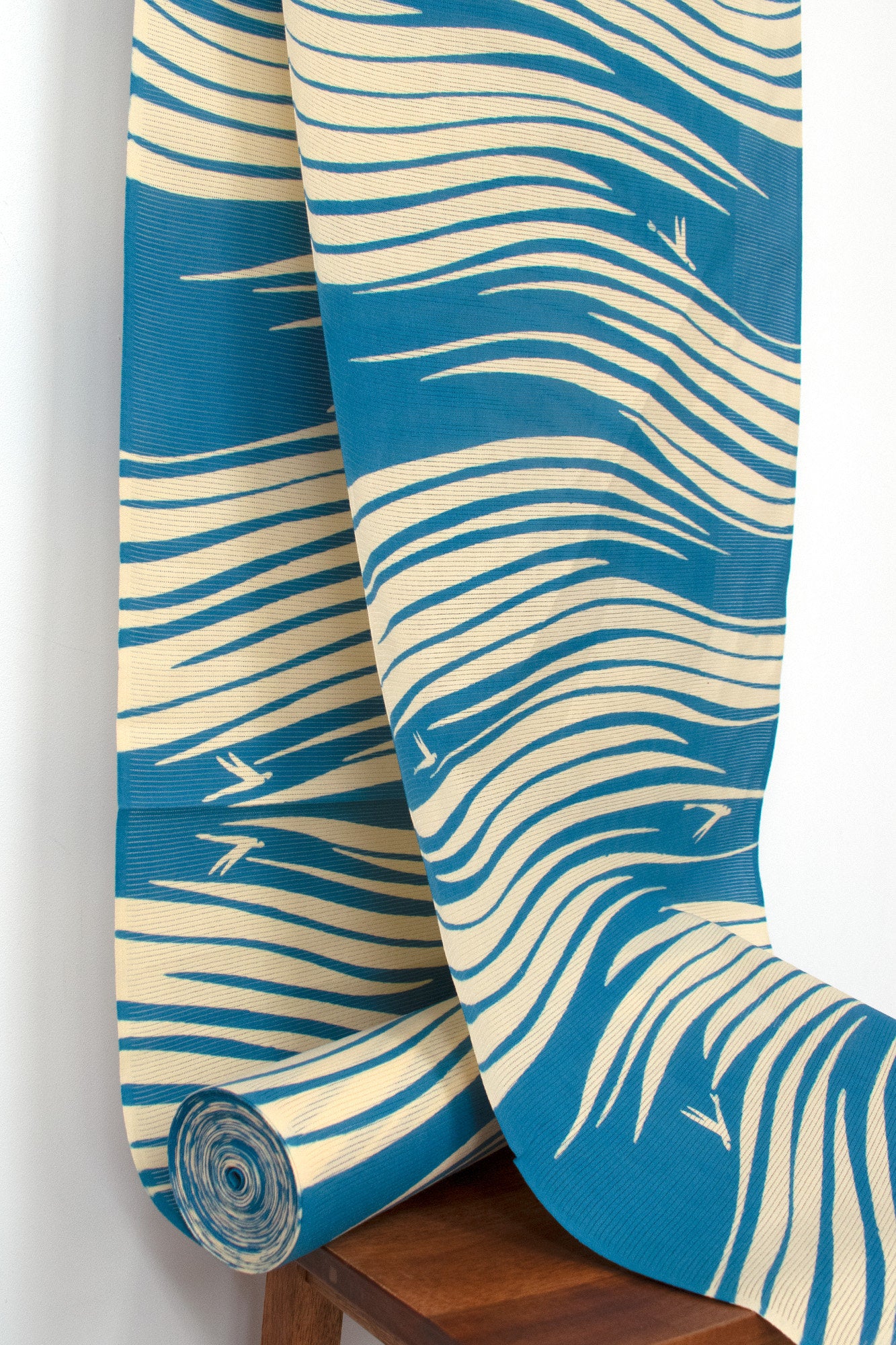 Shokunin Collection Hand-printed Chusen Japanese Yukata Fabric - Tobiuo - 50cm