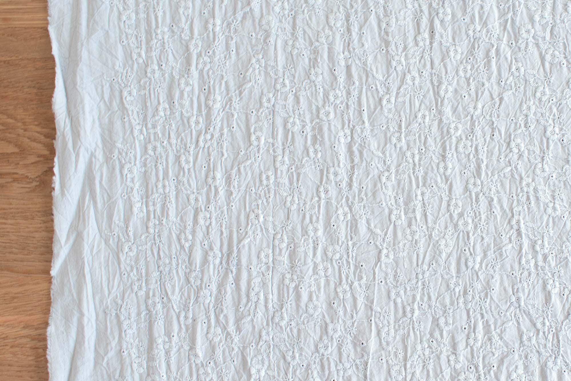 Japanese Fabric Shokunin Collection Sun-Dried Embroidered Cotton Batiste Little Flowers - grey - 50cm