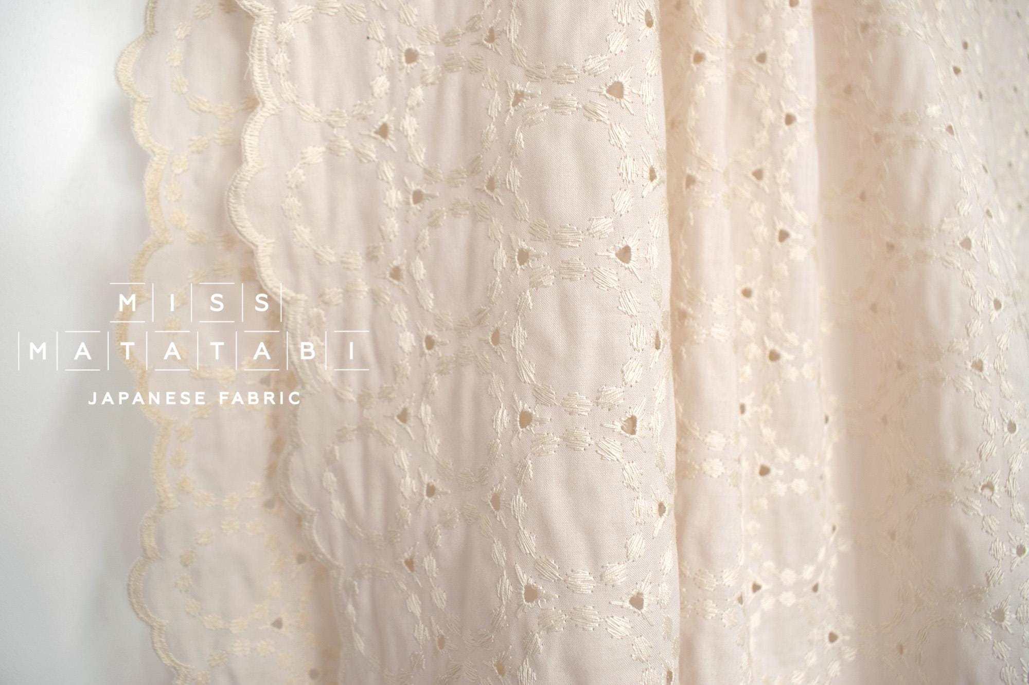 Japanese Fabric Embroidered Scallop Selvedge Broderie Anglaise - pinkish beige - 50cm
