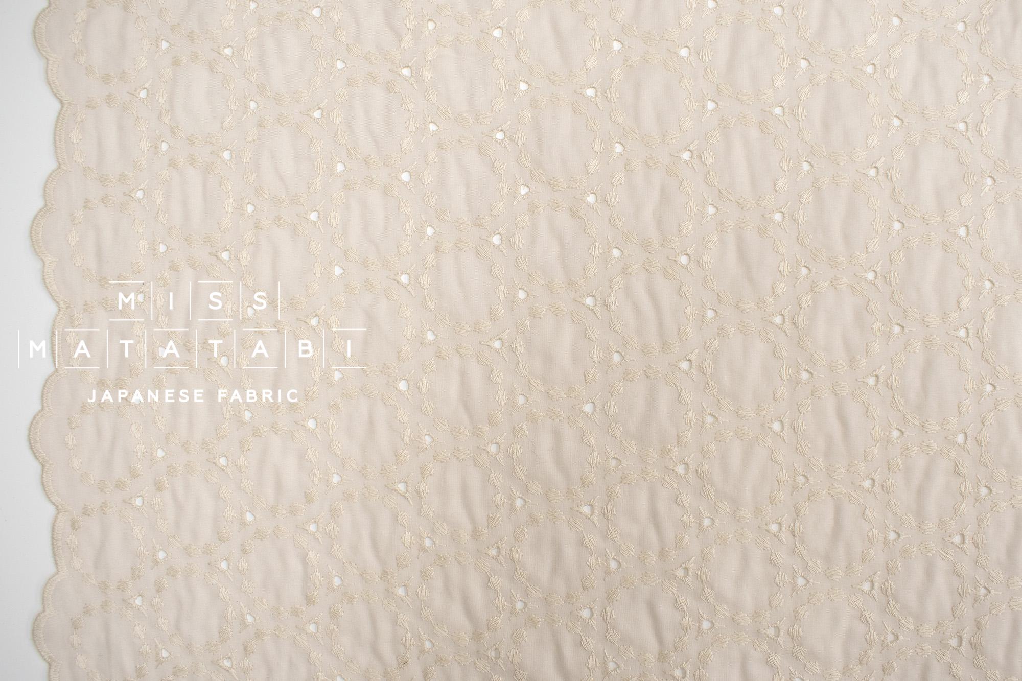 Japanese Fabric Embroidered Scallop Selvedge Broderie Anglaise - pinkish beige - 50cm