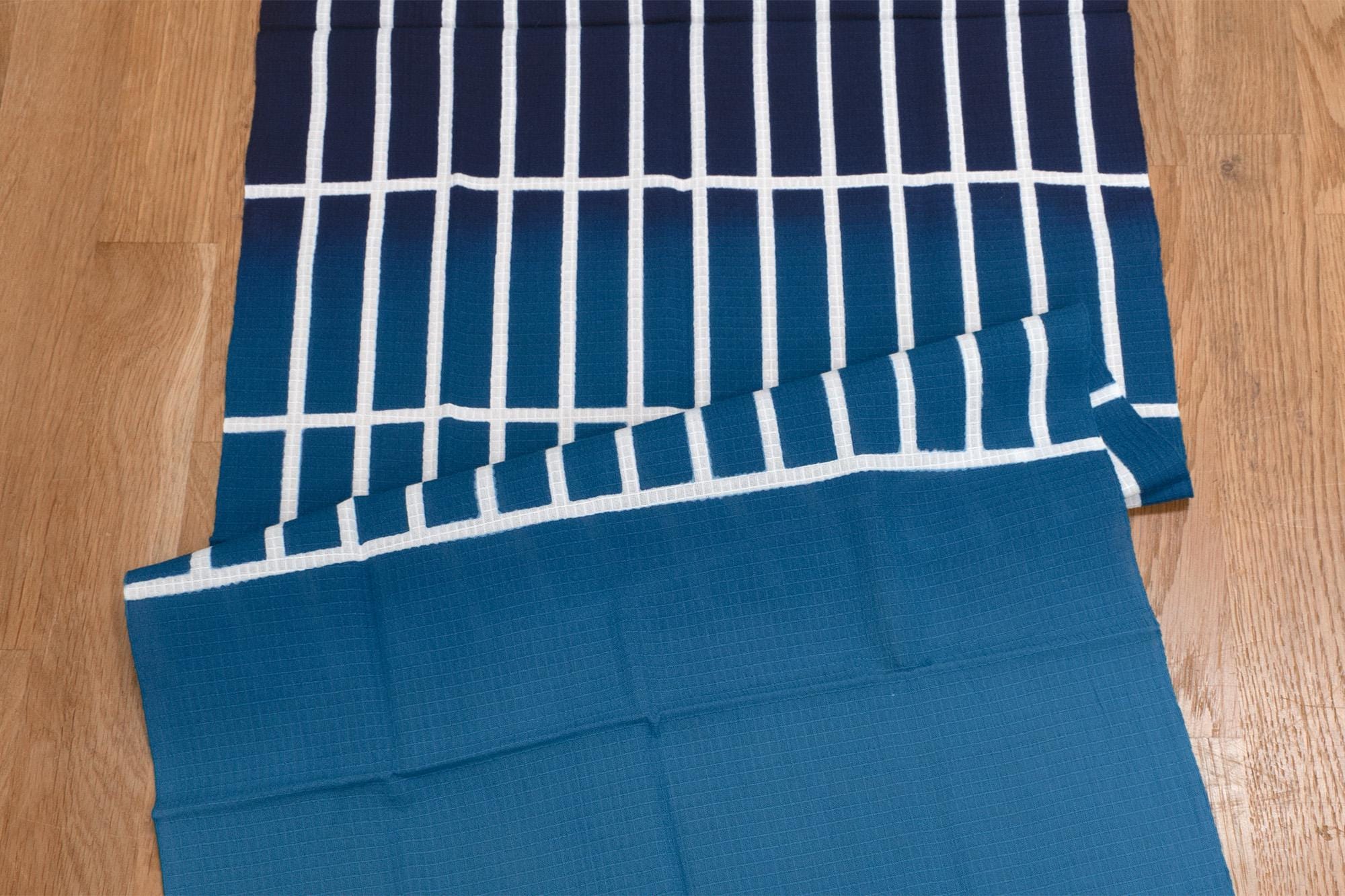 Shokunin Collection Hand-printed Chusen Japanese Tenugui Fabric - Echappées Bleues - Crépuscule - panel