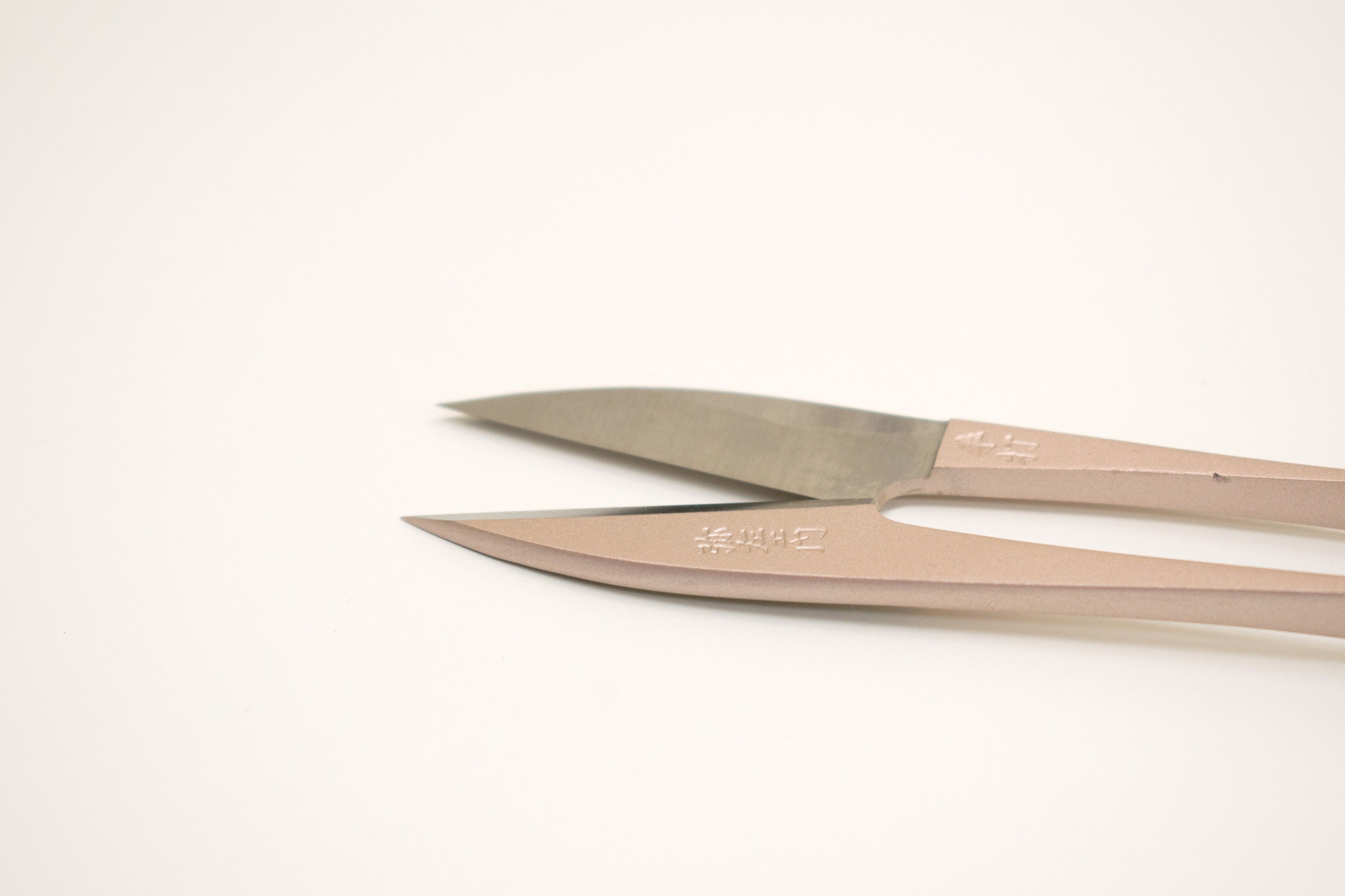 Japanese Banshu Hamono Nigiri Hasami Thread Snip Scissors - rose gold - 105mm