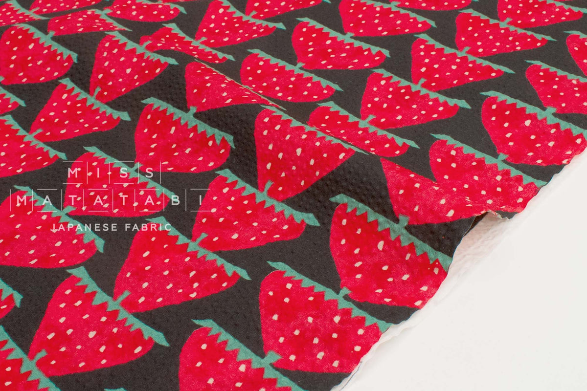 Japanese Fabric Cotton Seersucker Big Strawberries - B - 50cm