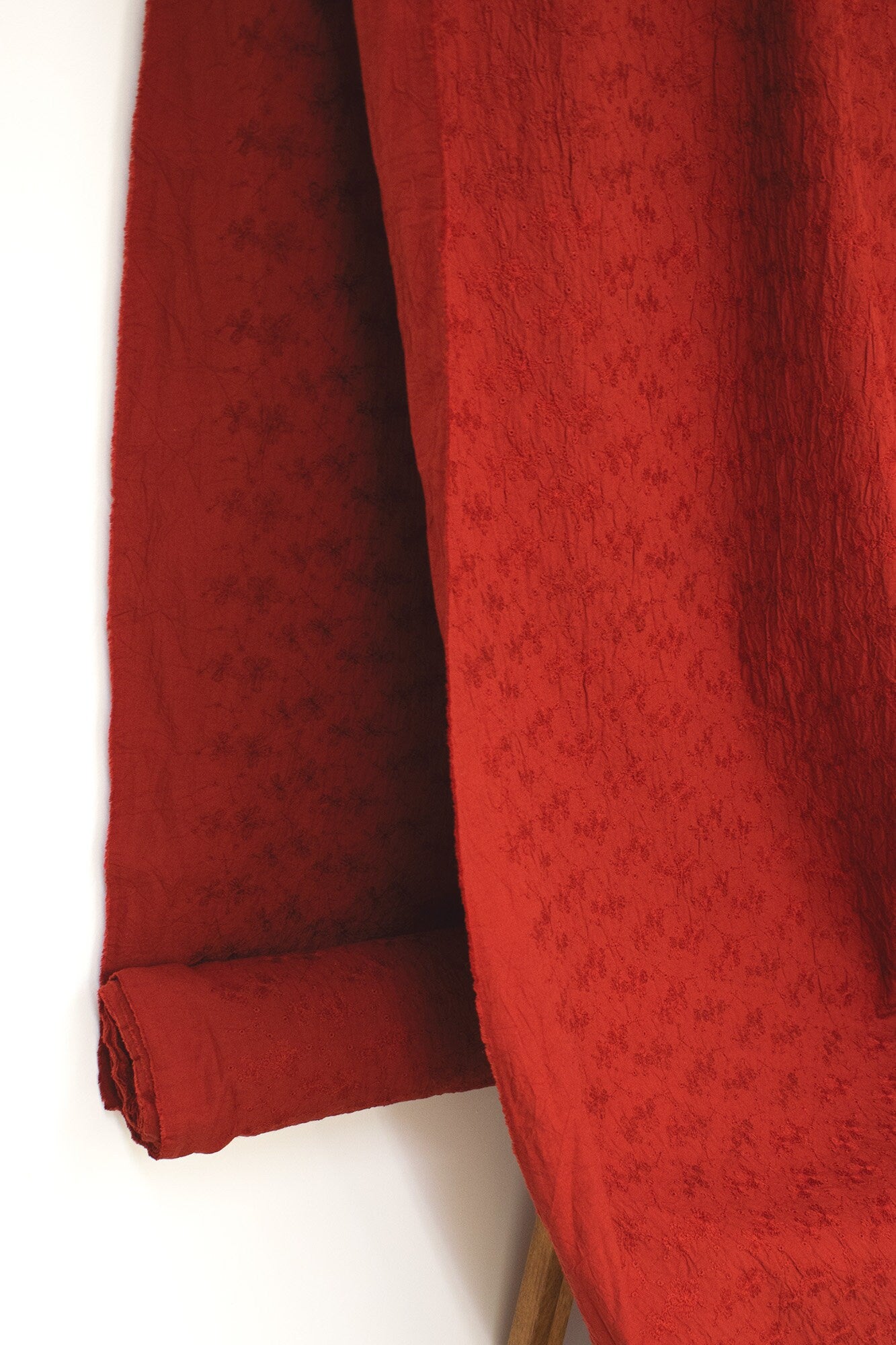 Japanese Fabric Shokunin Collection Sun-Dried Embroidered Floral Cotton Batiste - red - 50cm